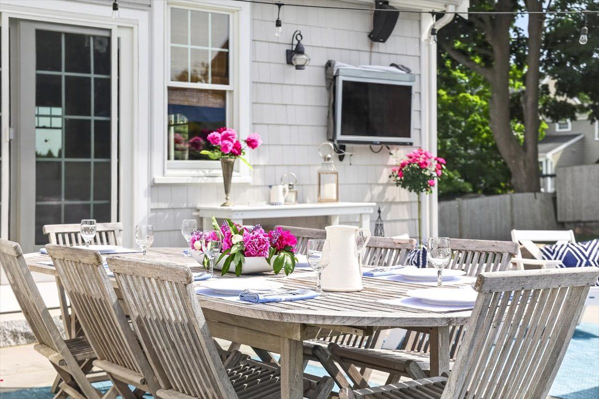 Outdoor Dining Area